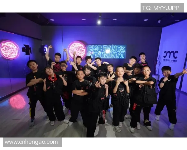 西安街舞队的技术揭秘与精彩表演全记录 西安街舞队的技术揭秘与精彩表演全记录